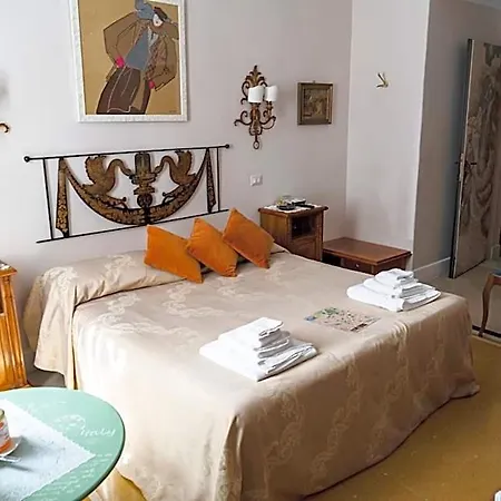 Dante's Hell Bed & Breakfast Řím