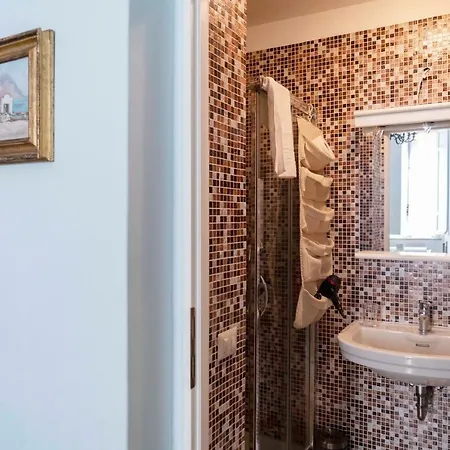 Dante's Hell Bed & Breakfast 4*